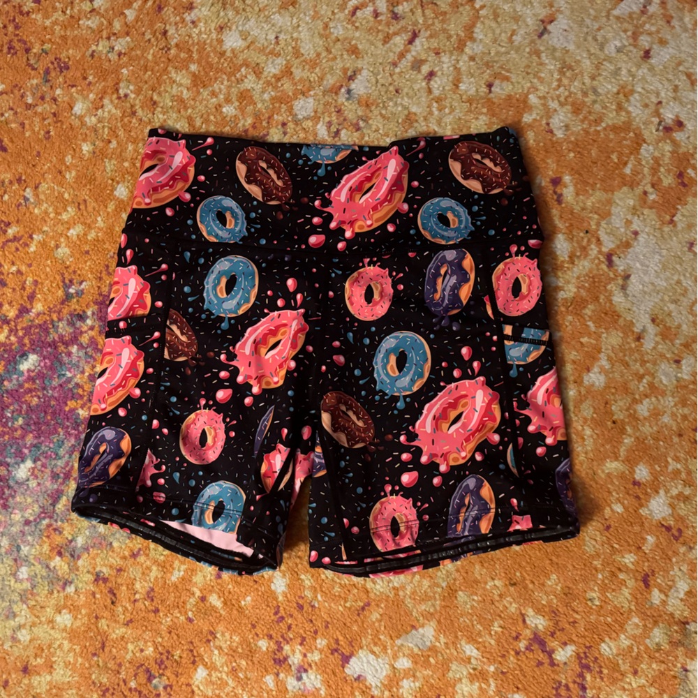 CVG Donut Shorts, M